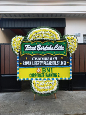 Papan Bunga Duka di Mandioli Utara