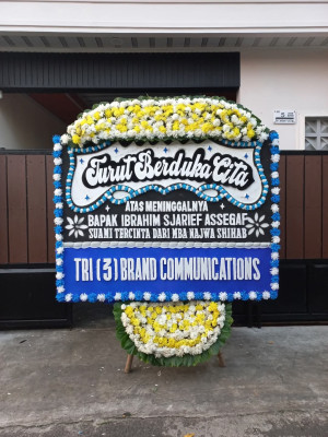 Papan Bunga Duka di Mandioli Utara